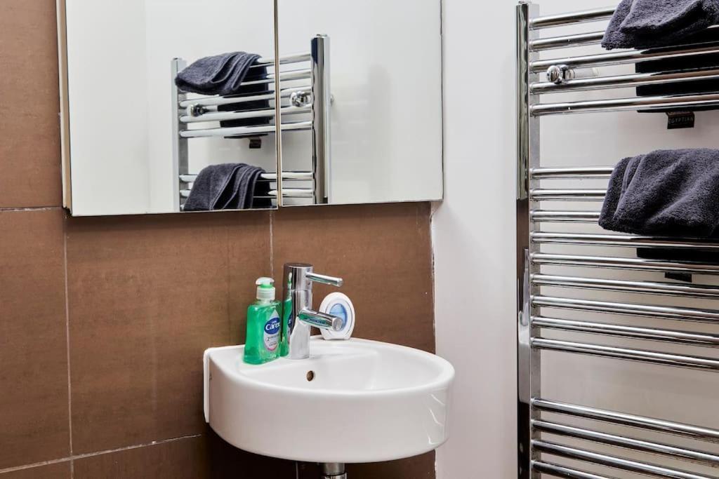 Swanky City Centre Apartment Лінкольн Екстер'єр фото