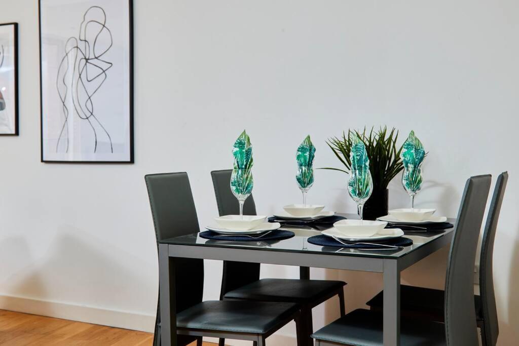 Swanky City Centre Apartment Лінкольн Екстер'єр фото
