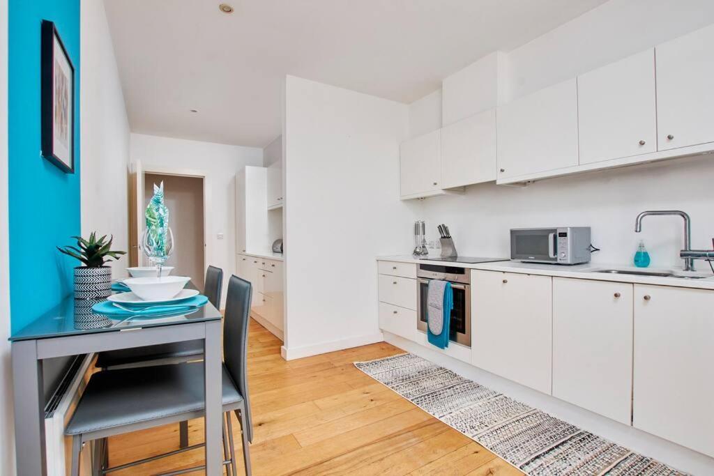 Swanky City Centre Apartment Лінкольн Екстер'єр фото