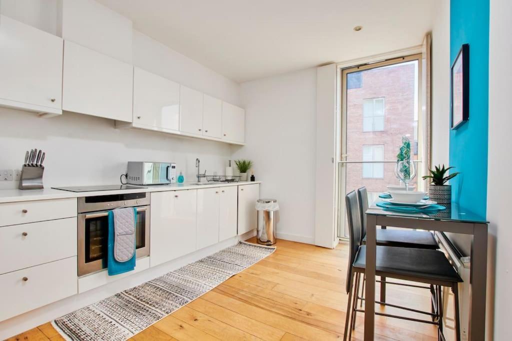 Swanky City Centre Apartment Лінкольн Екстер'єр фото